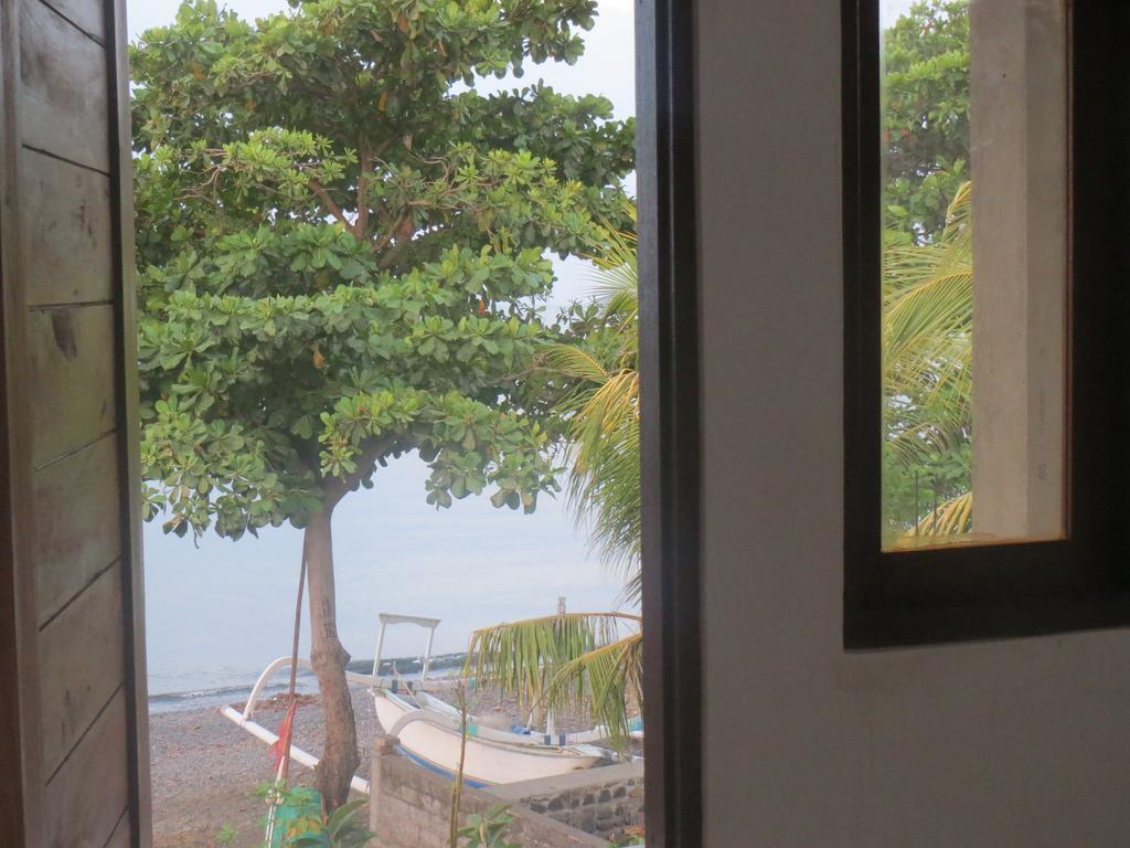Amed Sari Beach Guesthouse Esterno foto