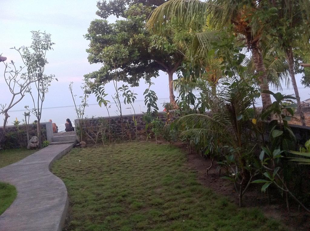 Amed Sari Beach Guesthouse Esterno foto