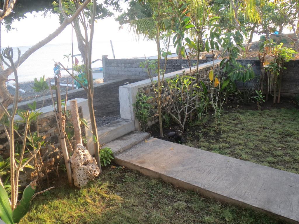 Amed Sari Beach Guesthouse Esterno foto