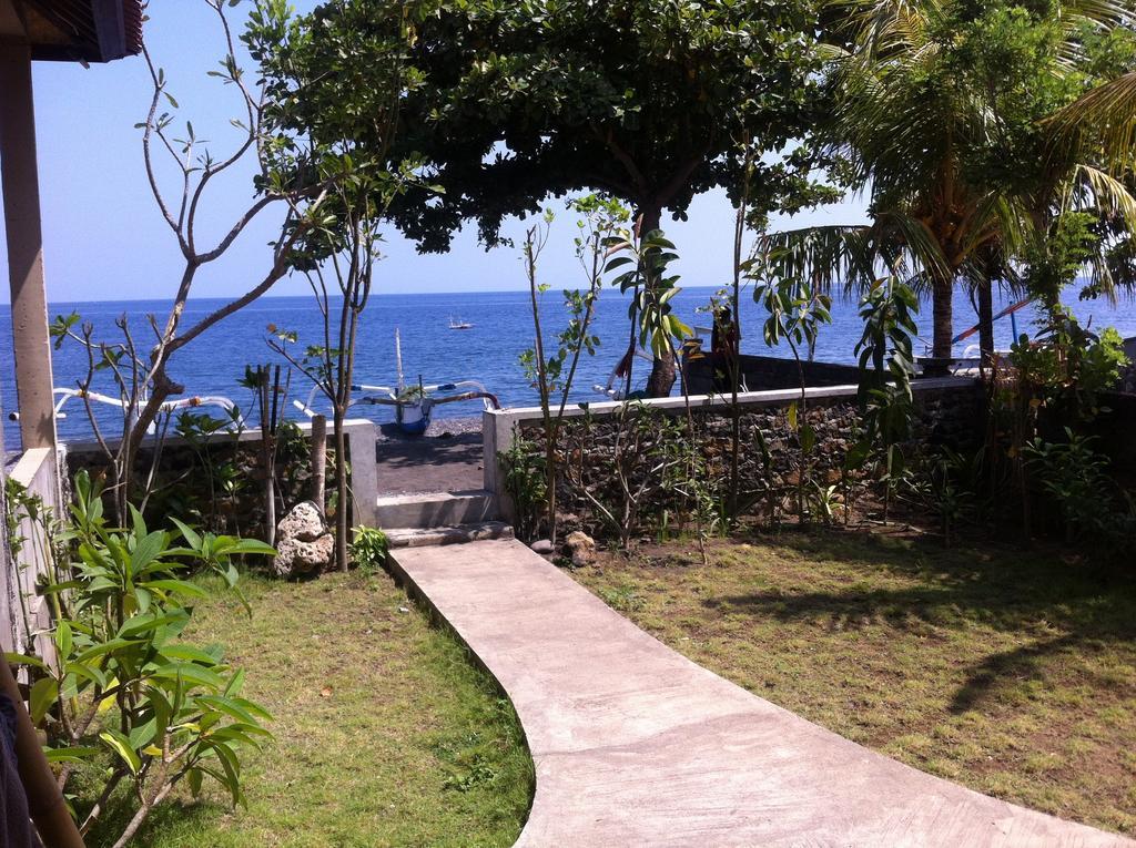 Amed Sari Beach Guesthouse Esterno foto