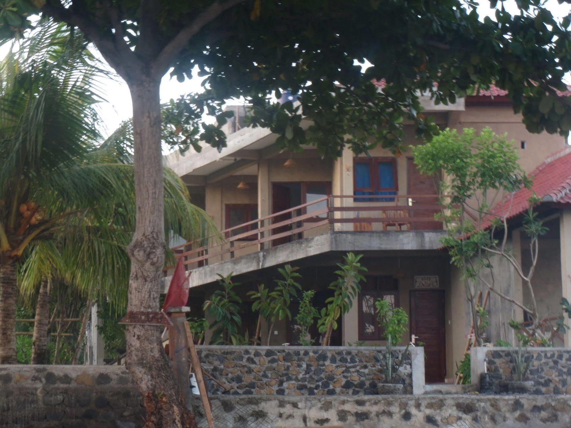 Amed Sari Beach Guesthouse Esterno foto