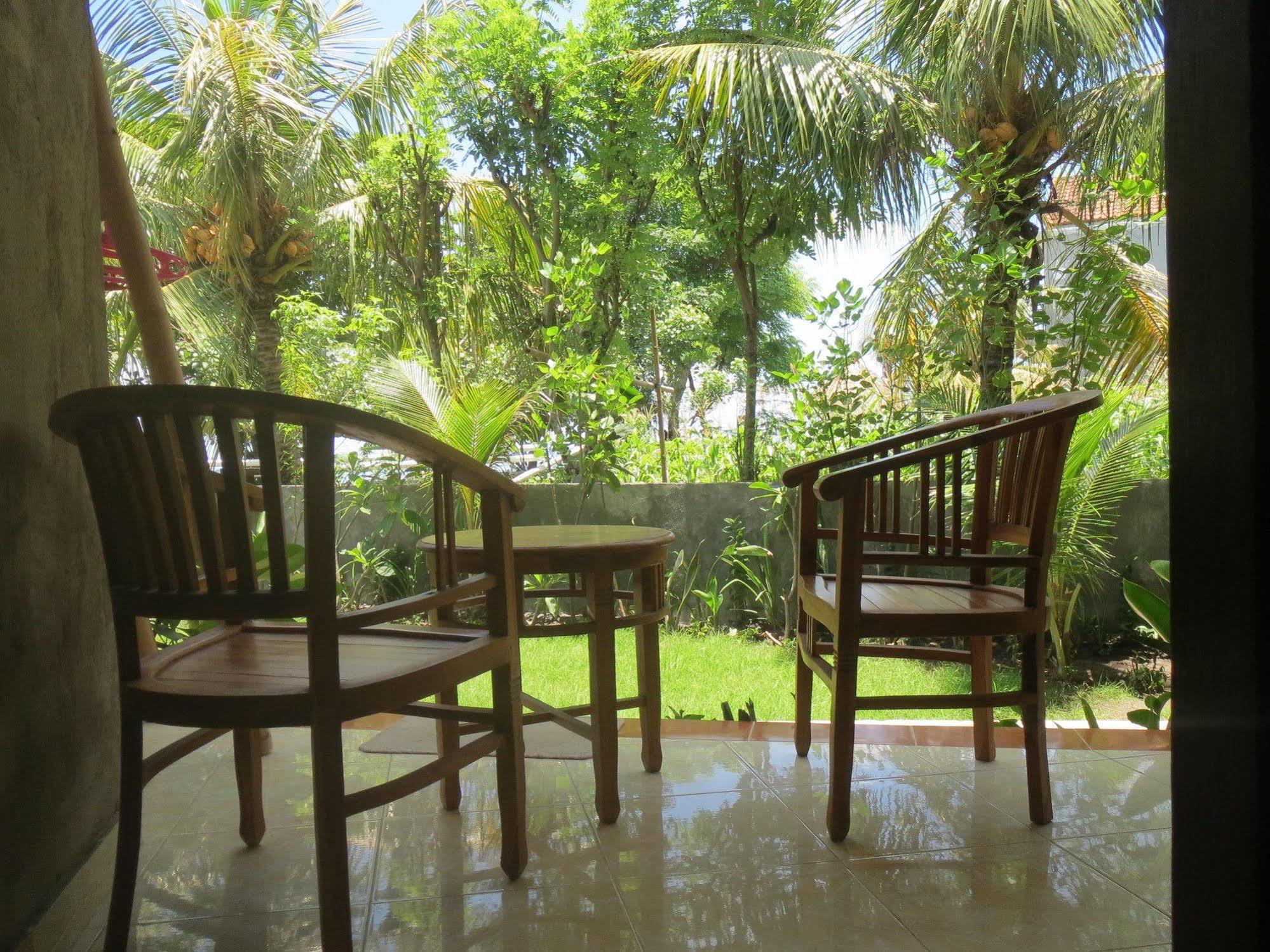 Amed Sari Beach Guesthouse Esterno foto