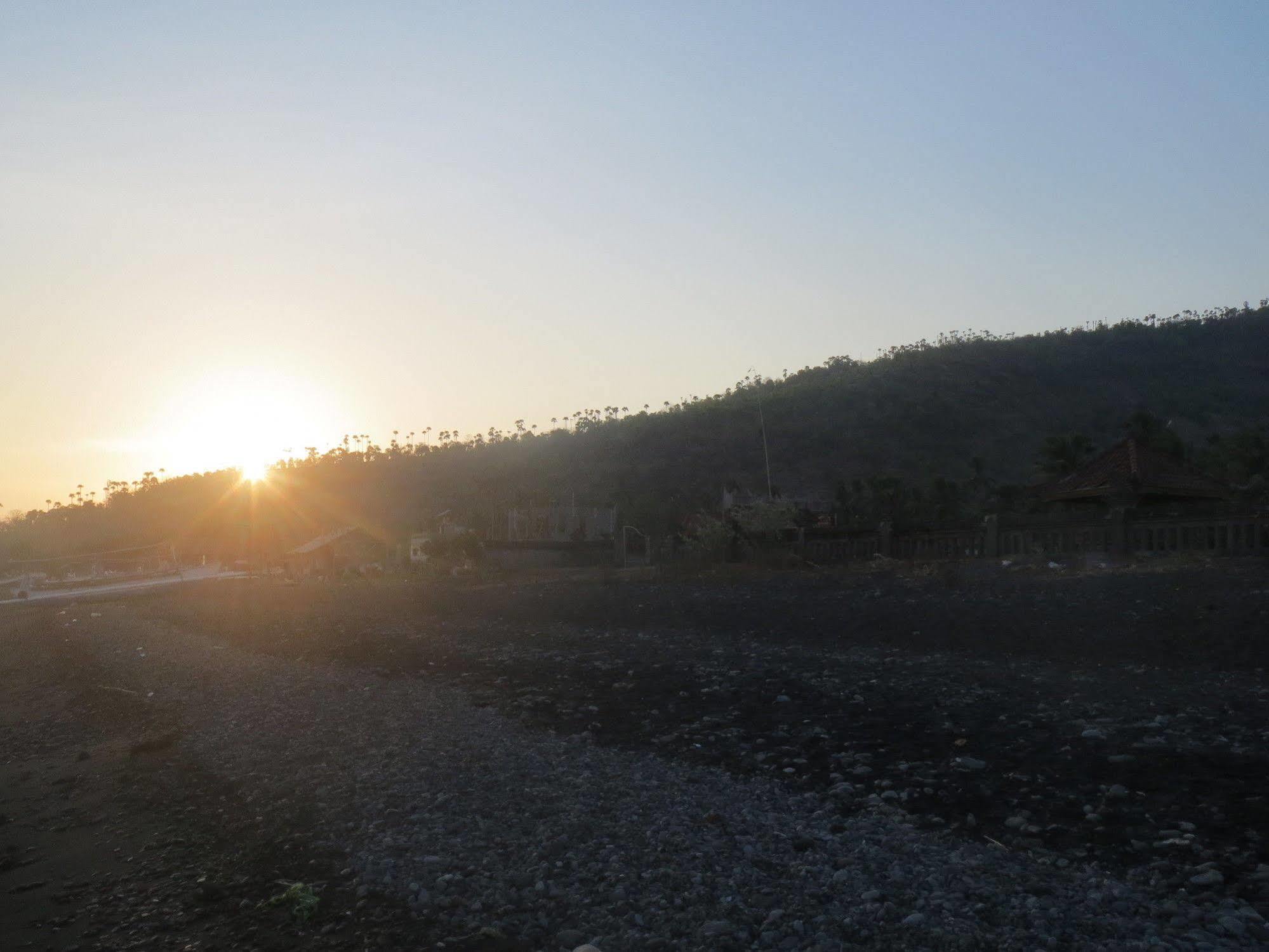 Amed Sari Beach Guesthouse Esterno foto