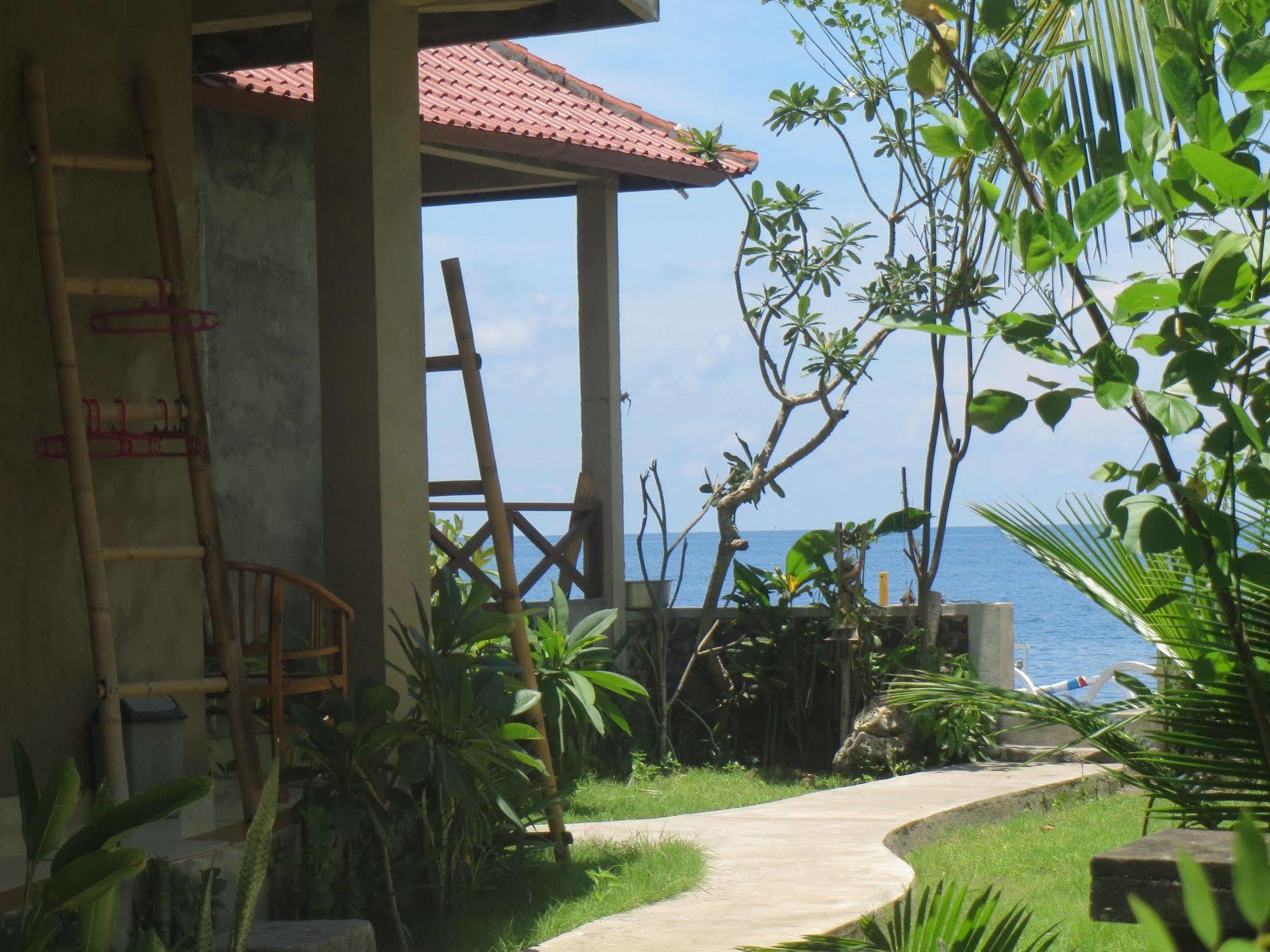 Amed Sari Beach Guesthouse Esterno foto