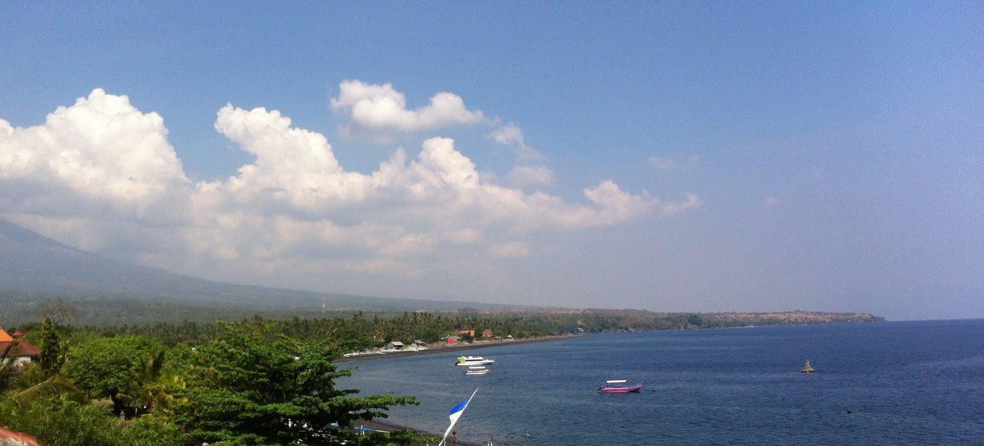 Amed Sari Beach Guesthouse Esterno foto