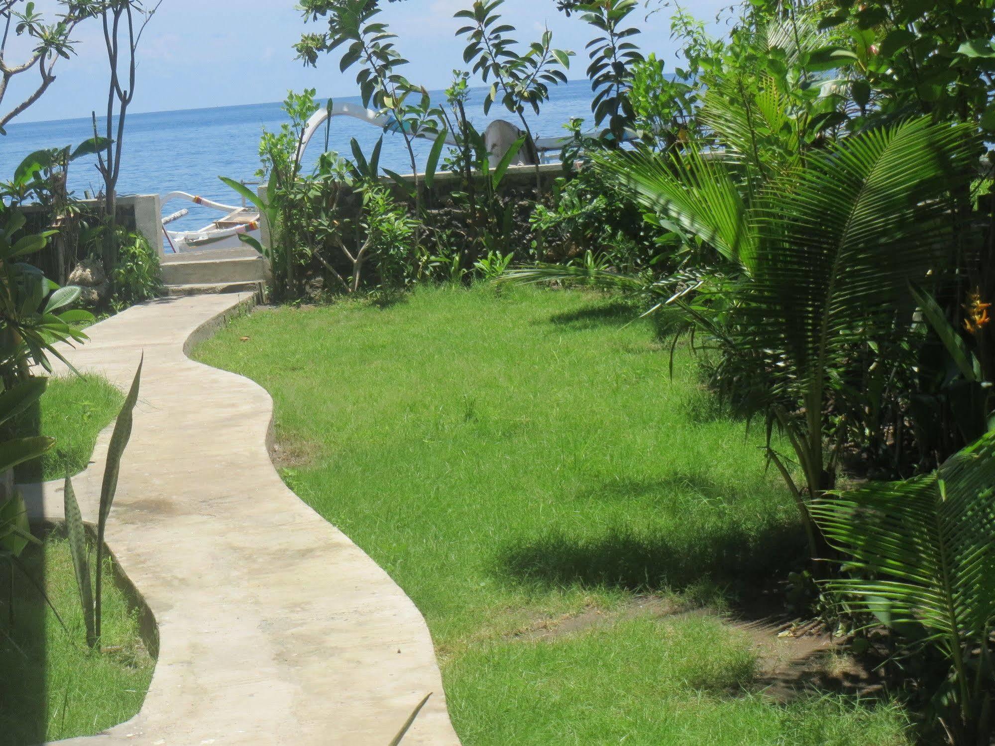 Amed Sari Beach Guesthouse Esterno foto