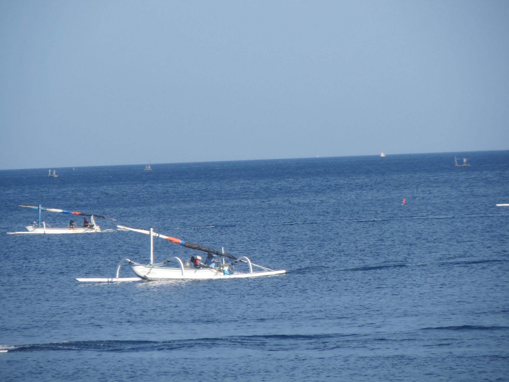 Amed Sari Beach Guesthouse Esterno foto