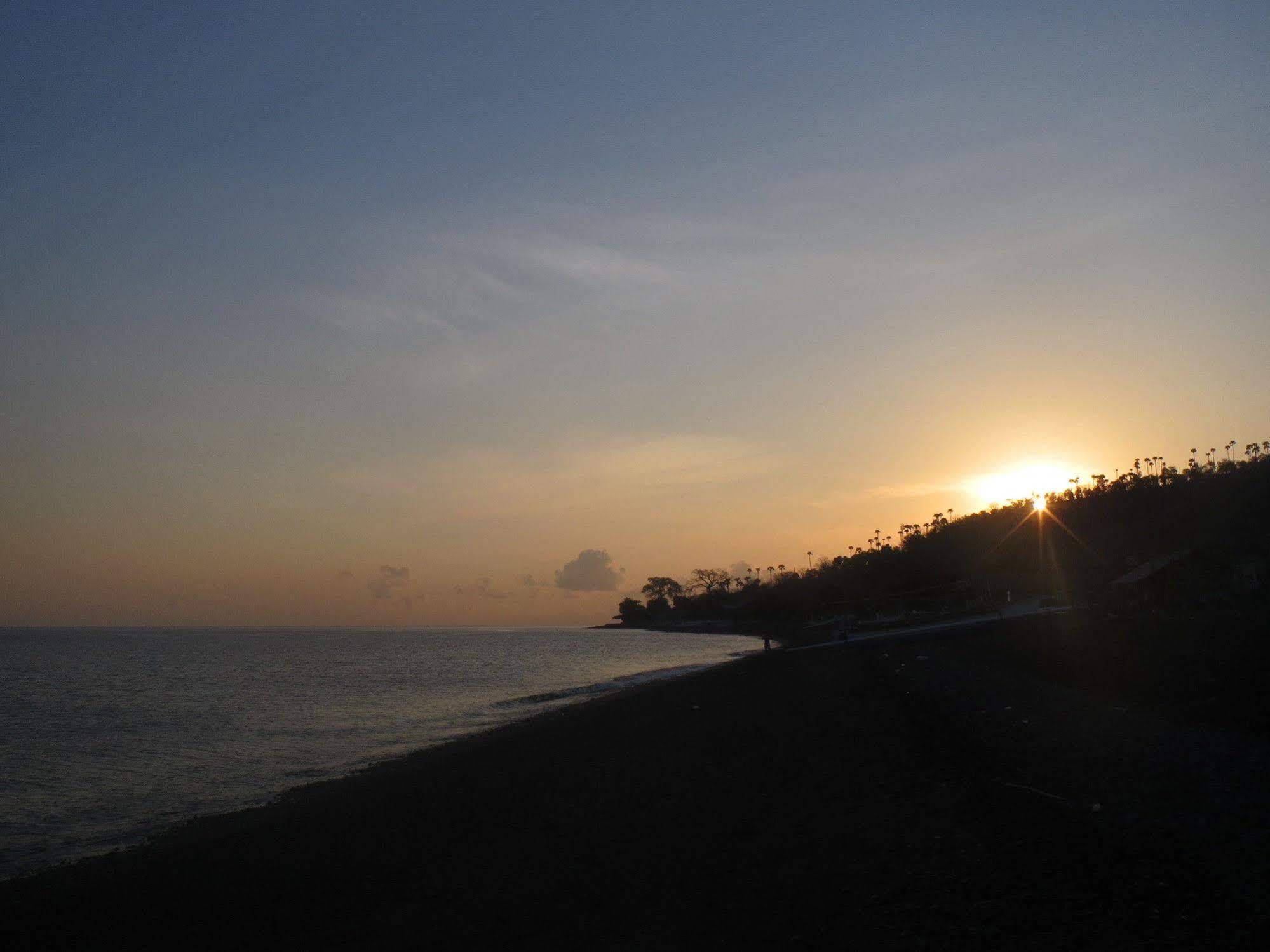 Amed Sari Beach Guesthouse Esterno foto